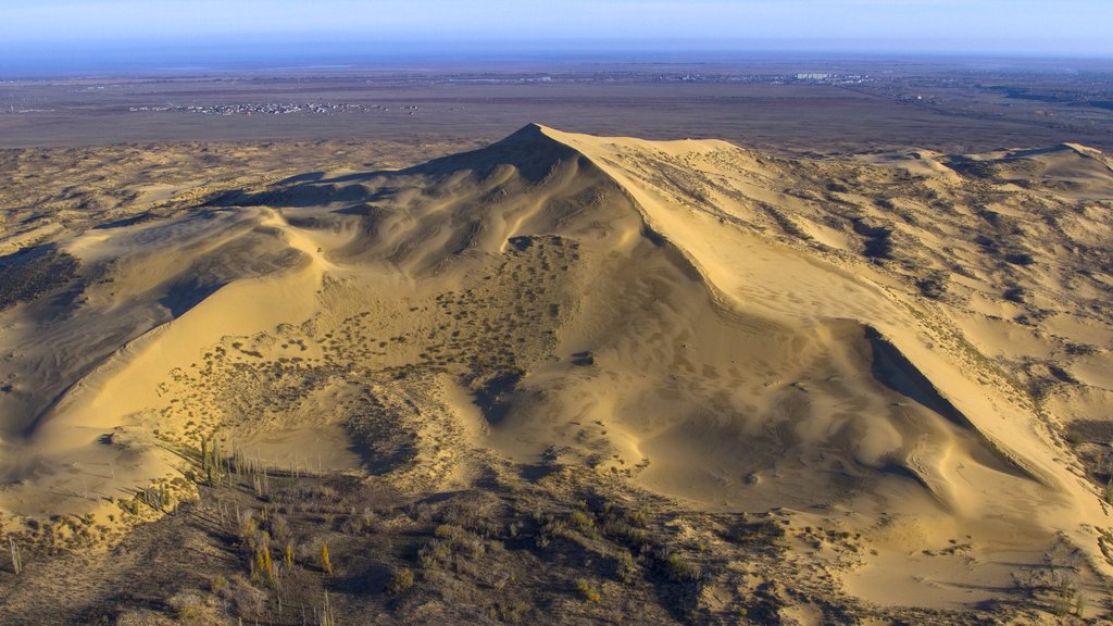 Учёные определили возраст крупнейшего песчаного бархана в Евразии Учёные определили возраст крупнейшего песчаного бархана в Евразии