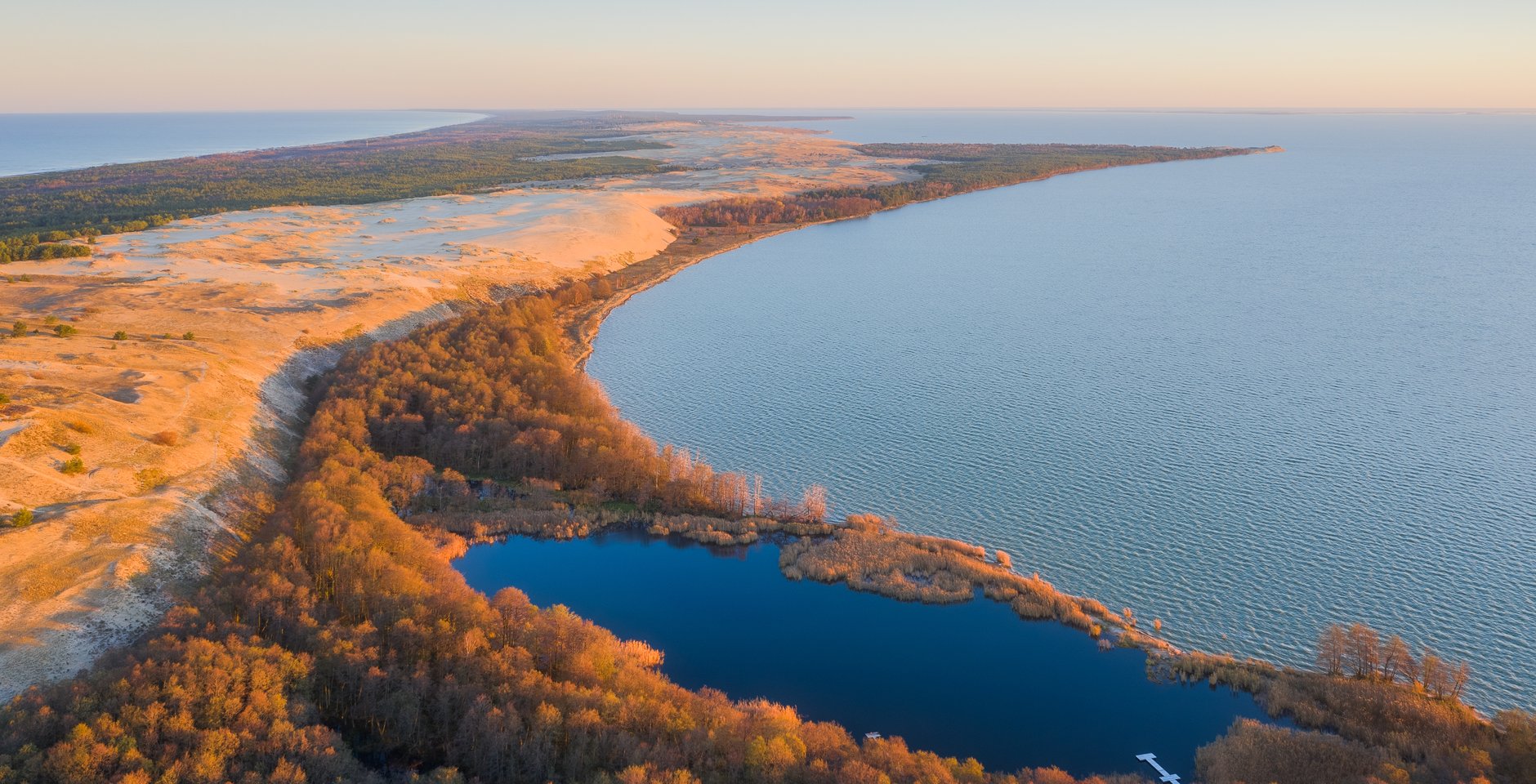 Озеро Лебедь. Национальный парк «Куршская коса». Фото: Валерий Притченко